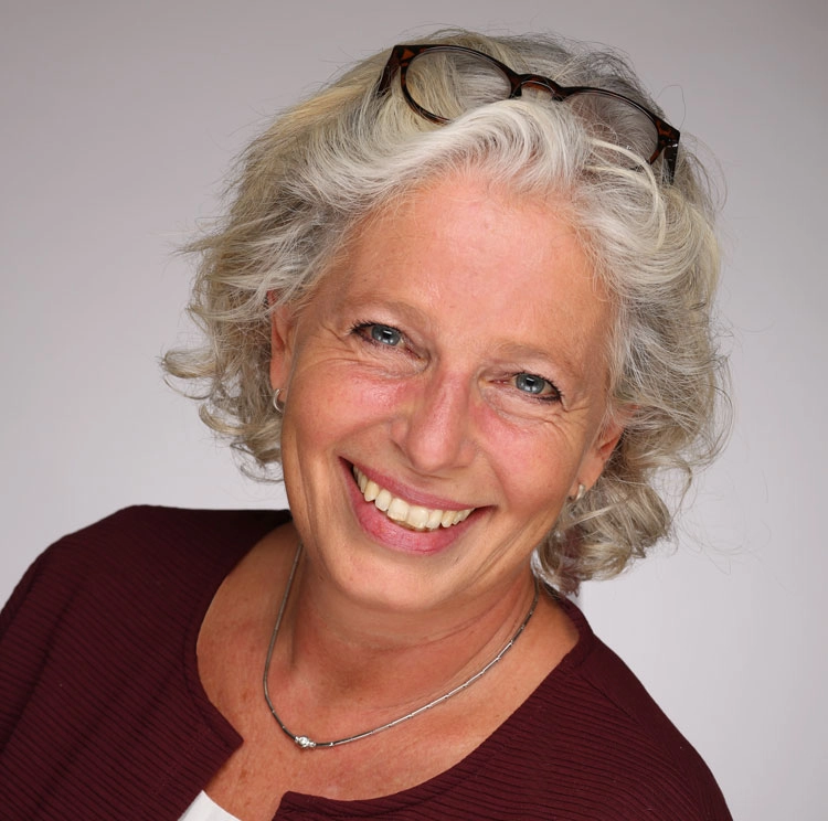 Petra Hackbarth Portrait Face Reading Coach